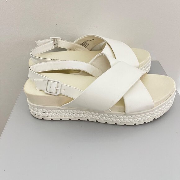 Criss Cross Flatform Sandal (WW)‎ Size 11 WW - Picture 1 of 6